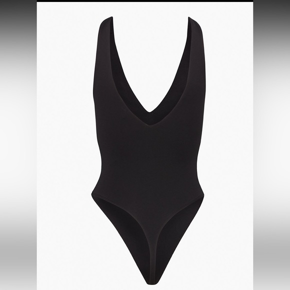 Aritzia contour vneck bodysuit - Picture 3 of 6